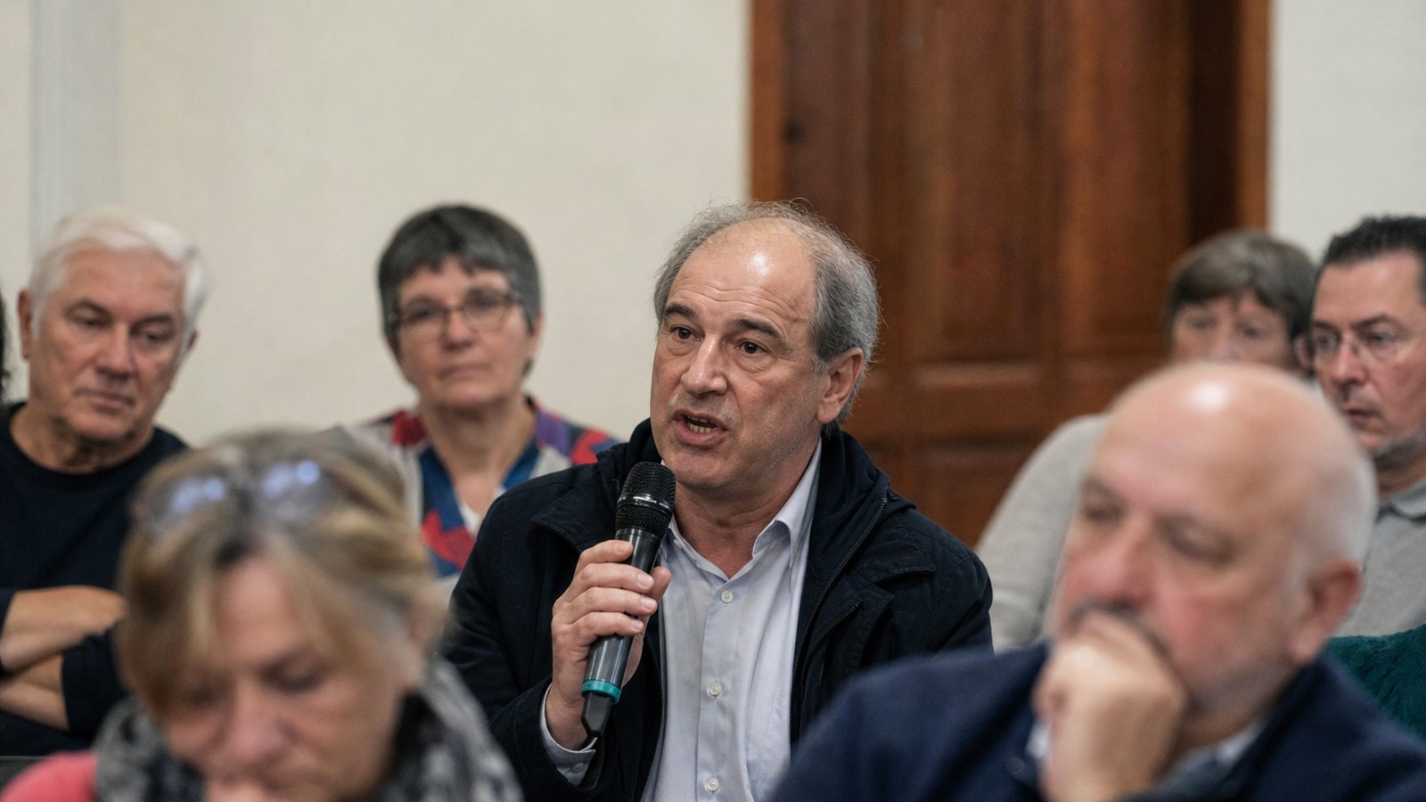 Réunion d'associations dans une salle communale